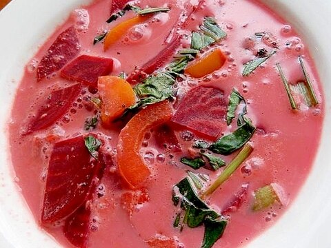 簡単！ビーツでピンク色❤癒し系の野菜スープ♪